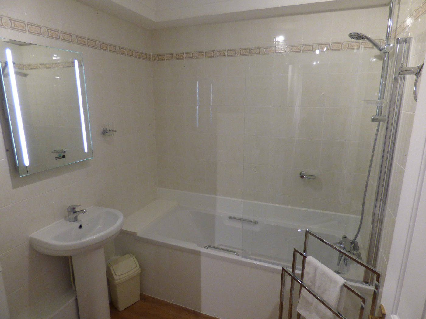 Wroxham holiday home bathroom