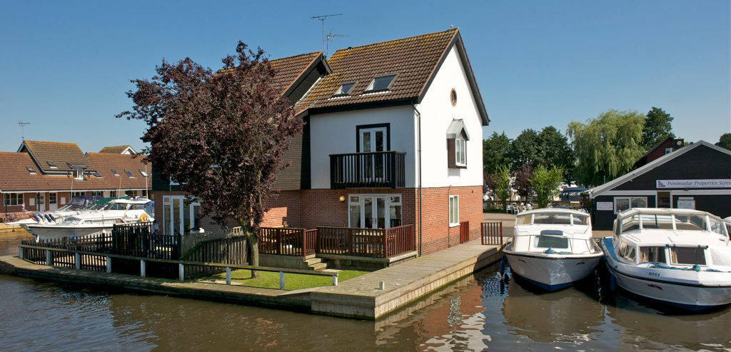 Norfolk BRoads Holiday Cottages with WiFi