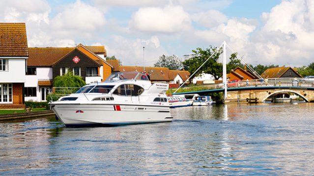 Wroxham bridge Nrofolk Broads-thumb